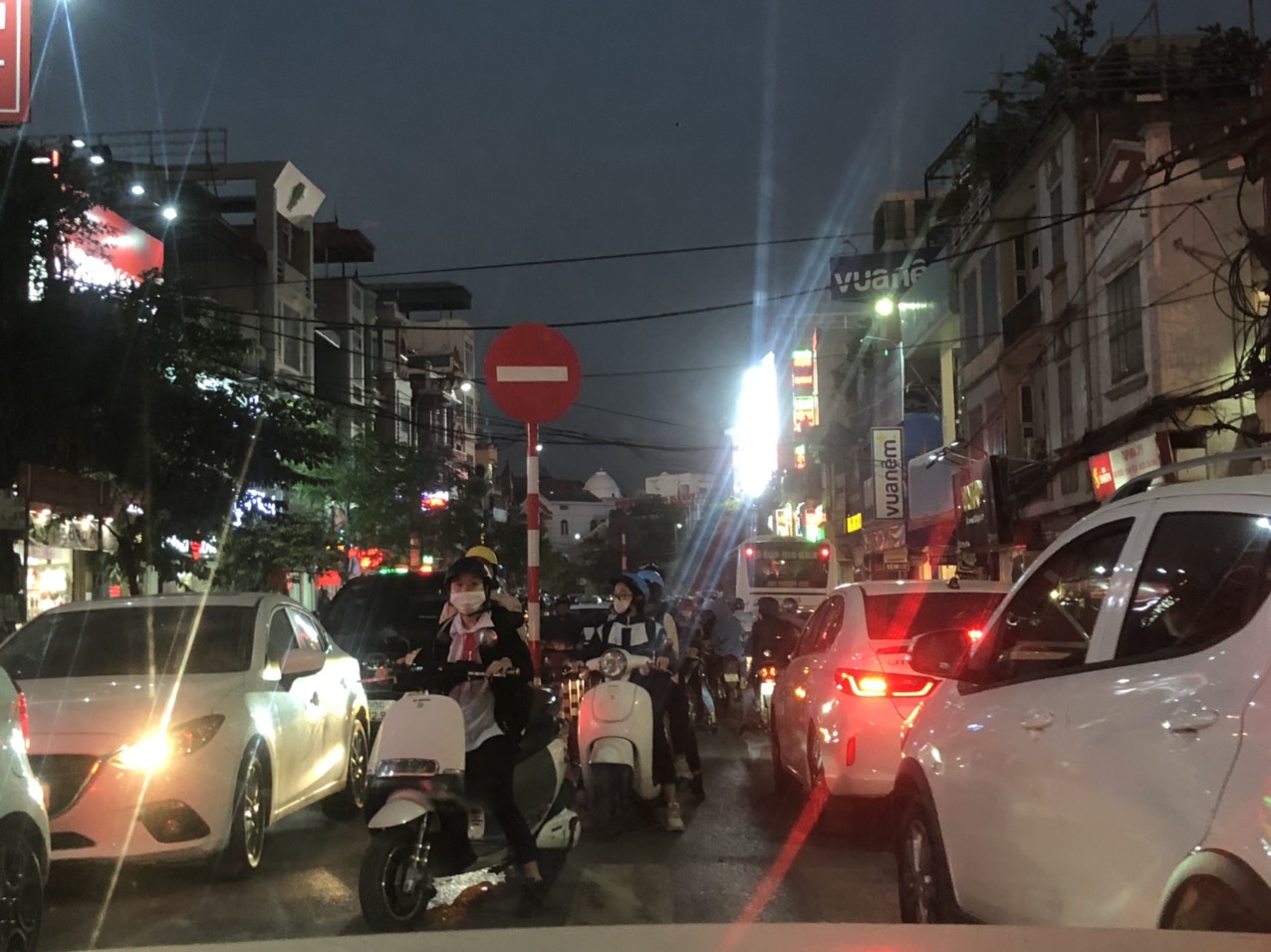 Đi ngược chiều trên đường: Vô tình hay thiếu ý thức?